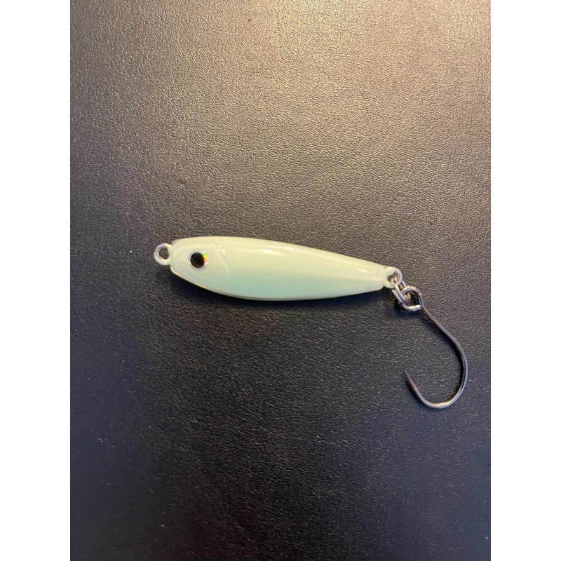 Joe Baggs Peanut Resin Jigs Weight: .75oz / Length: 1.75″ Chrome