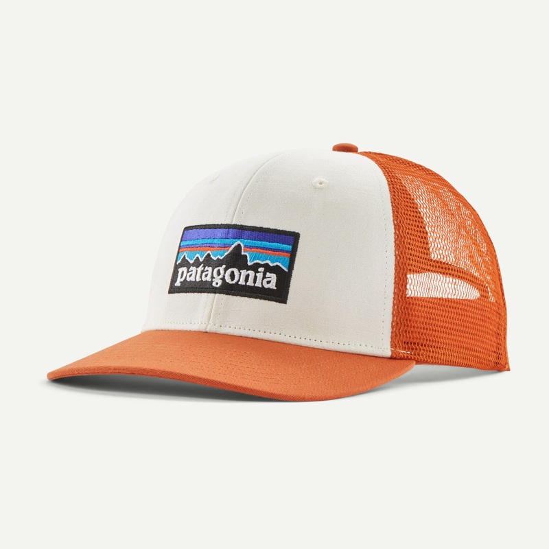 Patagonia – P-6 Logo LoPro Trucker Hat White w/ Redtail Rust One Size